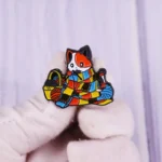 دبوس مينا لحياكة القطط ، بروش كروشيه من خيوط القطط اللطيفة ، شارة عصرية مضحكة ، هدية مجوهرات أنيقة