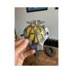 VINTAGE AA AUTOMOBILE ASSOCIATION CLASSIC CAR BADGE 8C75157 With Fittings