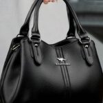 حقيبة يد إبداعية فاخرة للسيدات ذات سعة كبيرة وكتف صلبة من الجلد لعام 2024