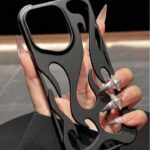 حالة حماية مطفأة مقاومة للسقوط بنقشة اللهب المجوفة بخاخ زيتي أزياء جديدة متوافقة مع هواتف iPhone 11/11Pro/11ProMax/12/12Pro/12ProMax/13/13Pro/13ProMax/14/14Pro/14Plus/14ProMax/15/15Pro/15Plus/15ProMax/16/16Pro/16Plus/16ProMax و S22/S22Ultra/S23/S23Ultra/S24/S24Ultra 5G/A13 4G/5G/A04S/A15/A14/A53/A54/A55 5G ، أسود مقاوم للسقوط