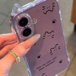 1 جراب هاتف شفاف محمي برقاقة هوائية مع طبعة قطع غيار القط والشعار، تصميم أذن القط الناعم من السيليكون TPU بسمك 1.5مم مع فتحة سلسلة، مناسب لهواتف آيفون 16/16برو/16بلس/16برو ماكس/15برو ماكس/11/12/13/14/15بلس/15برو/14برو/13برو/16 إي